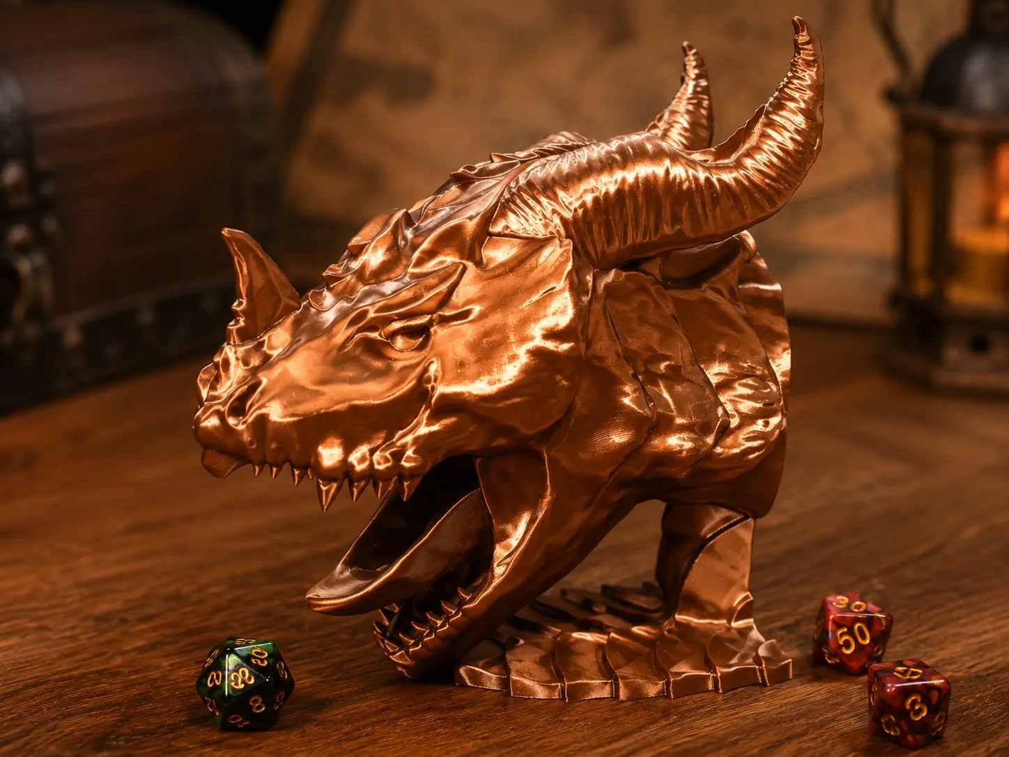 Torre de dados em formato de cabeça de dragão impressa em 3D para RPG